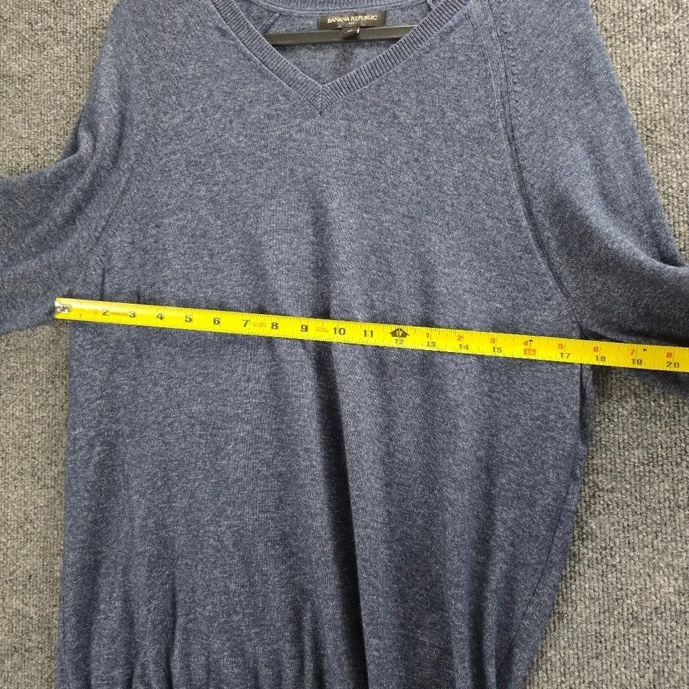 Banana Republic V-Neck Sweater Mens Sz M Blue Heather 100% Cotton Raglan Sleeve